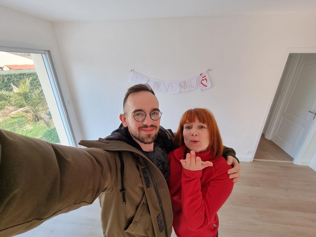 Arrivée dans la maison en Vendée, banderole Bienvenue