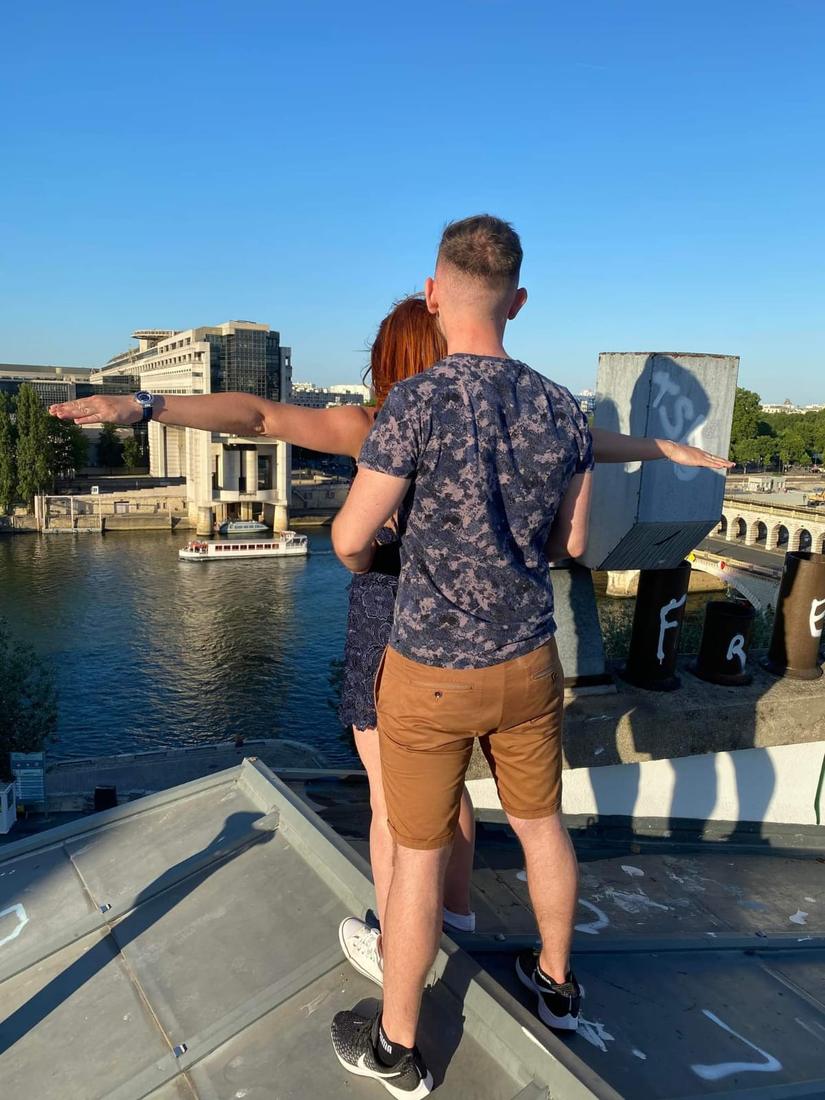 Pose de Titanic sur un toit de Paris
